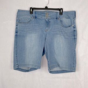 Torrid Jegging Hi Rise Bermuda Shorts. Women’s Plus Size 24.